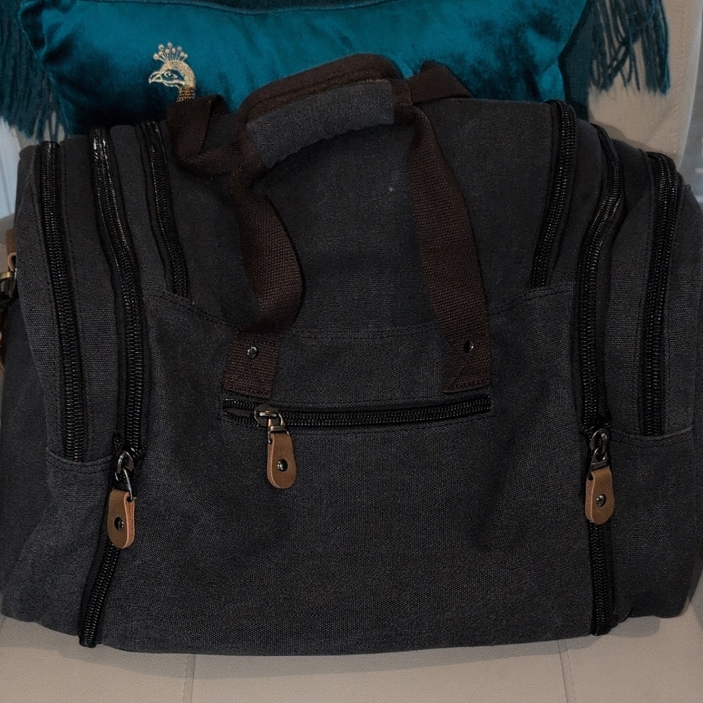 Stylish Black Canvas Weekender / Duffle Bag - Large And Expandable! Nwot